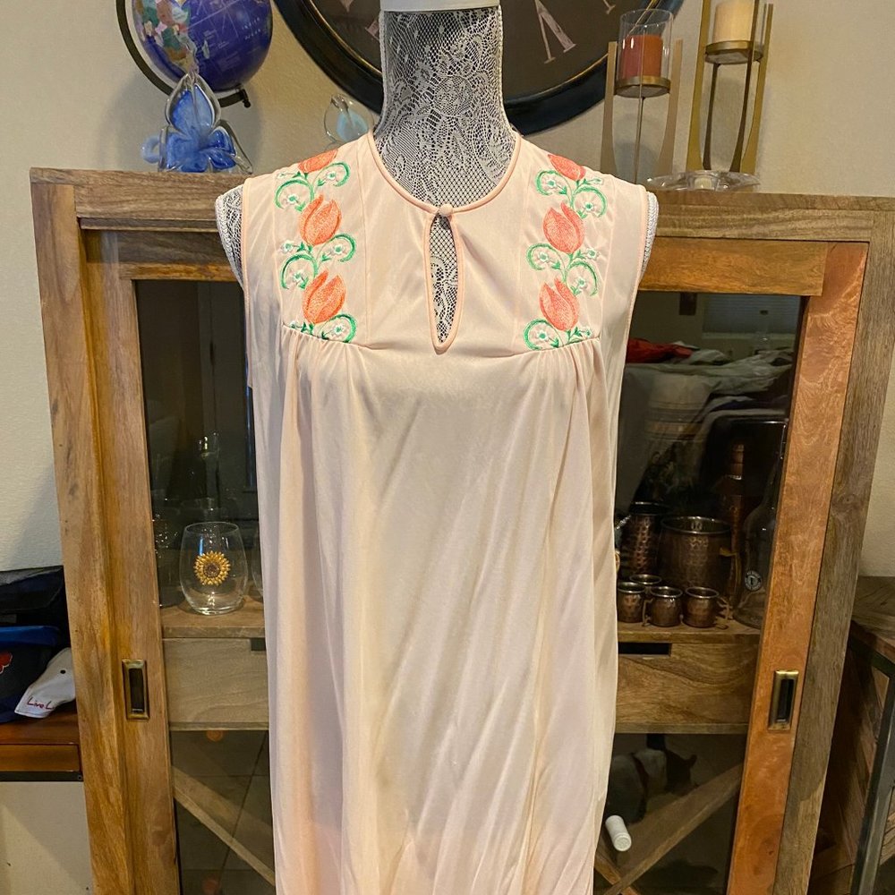 Pretty in Peach Vintage Vanity Fair size 34 gown